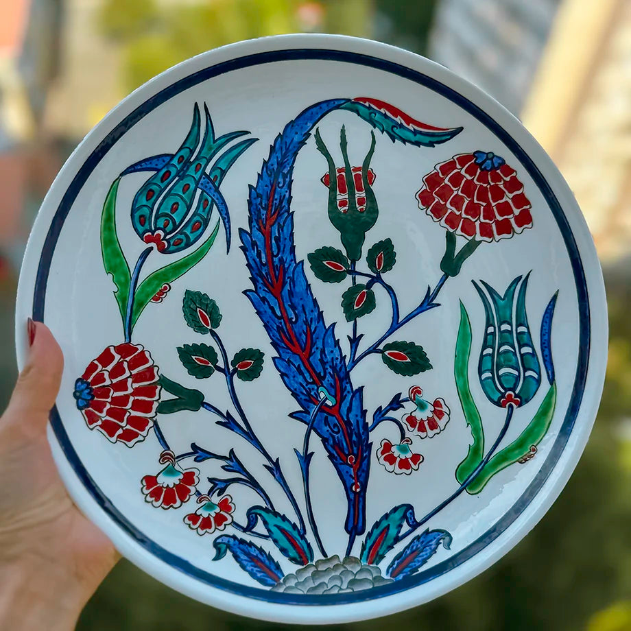 Ceramic plate with floral design in Ottoman style